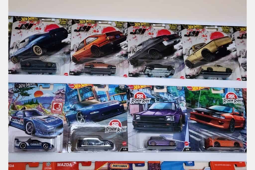 Hot wheels premium car culture display of japanese historic and ronin run sets